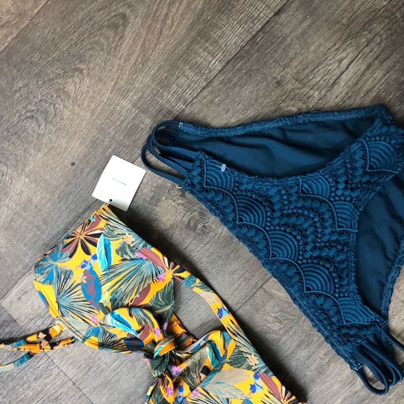 Bikini Set Medium - Picture 7 of 8